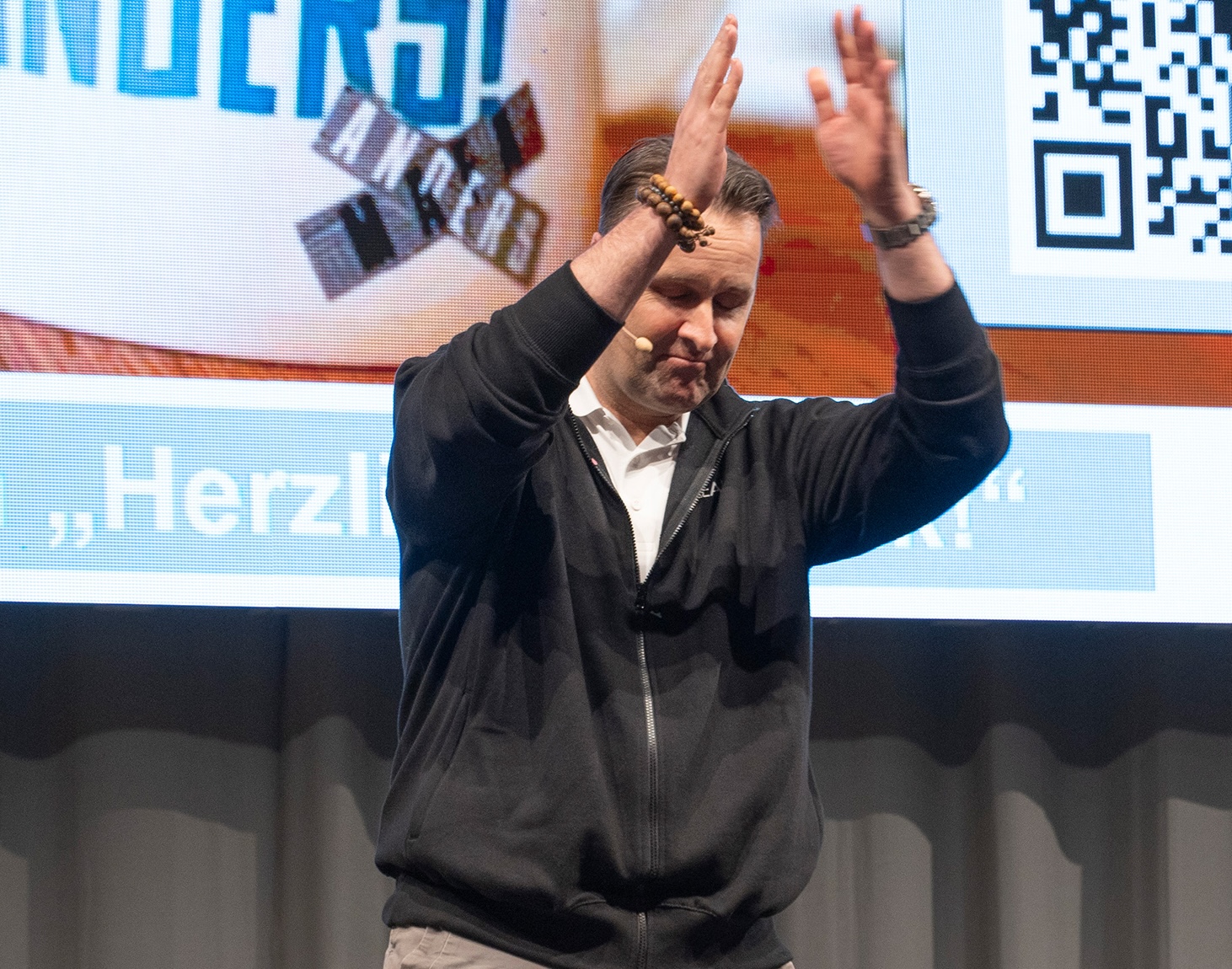 Guido Metz auf der Bühne bei einer Keynote